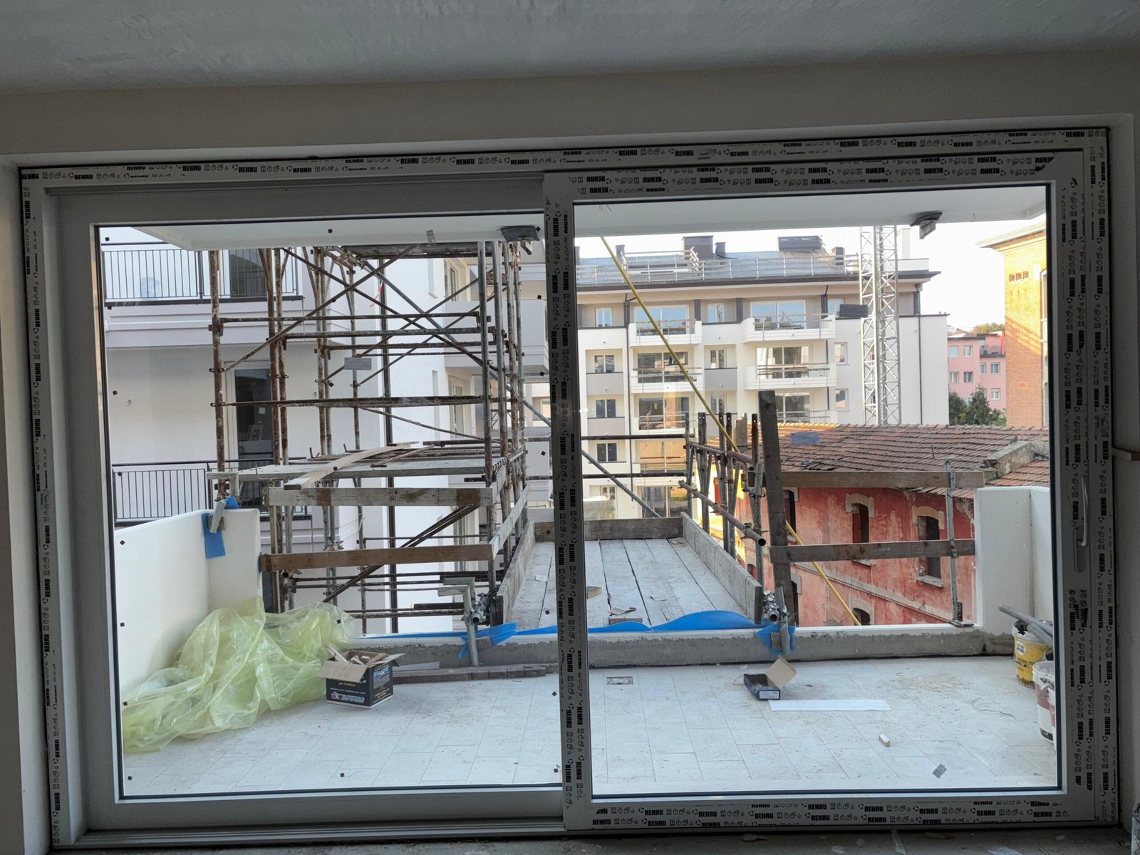 Installazione scorrevoli alzanti a Mestre – progetto Via Sansovino